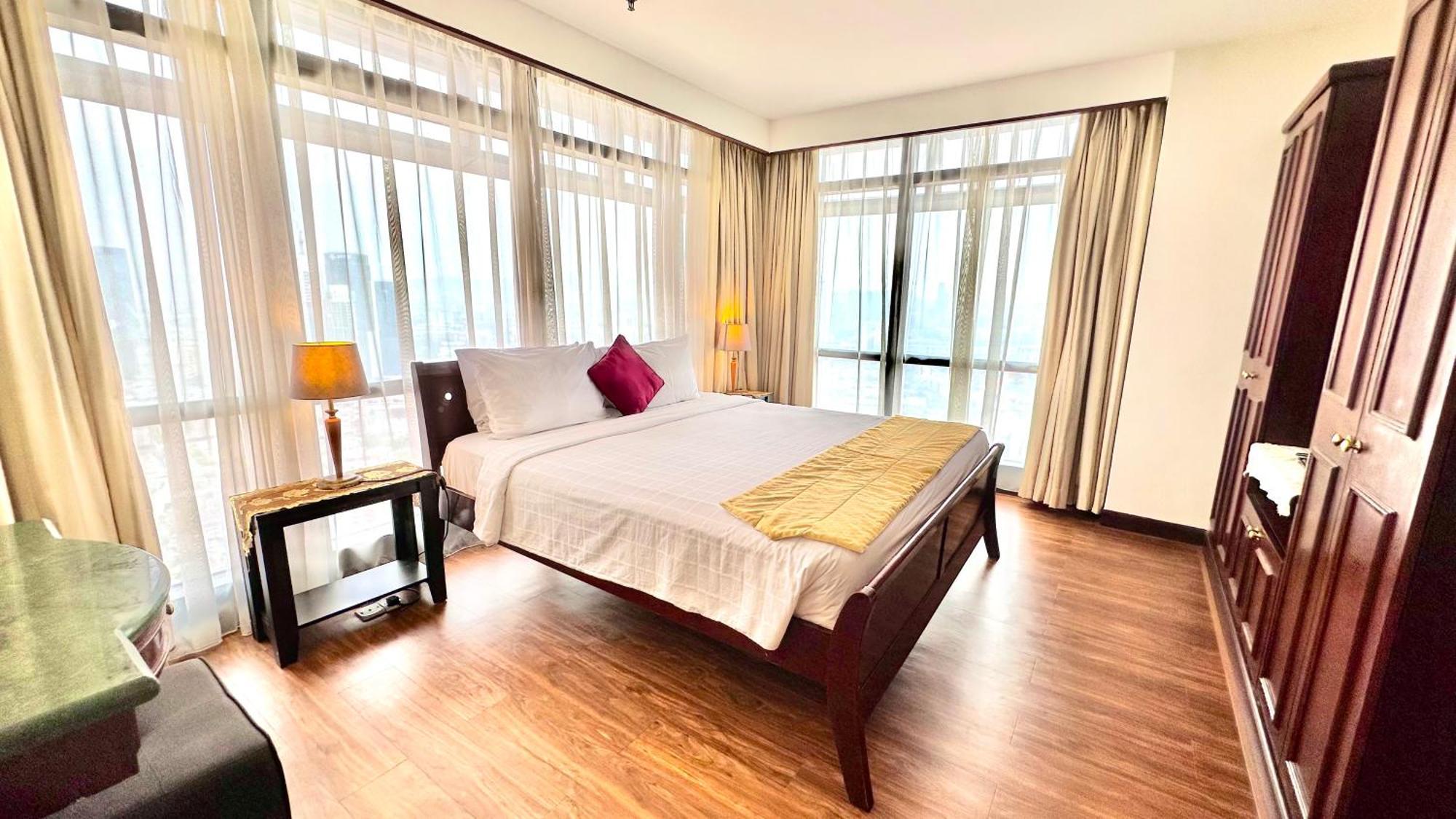 Rj Service At Times Square Apartment